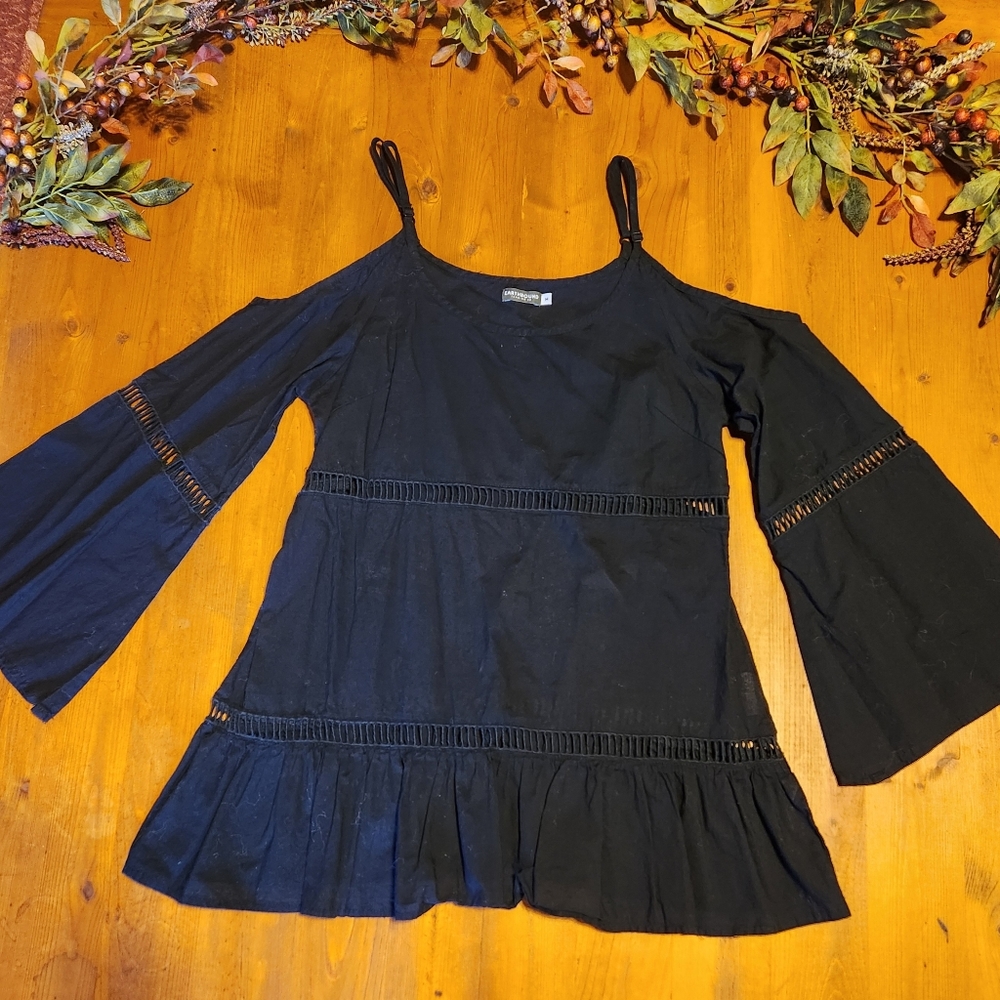 Earthbound Trading Co. Black top size Medium